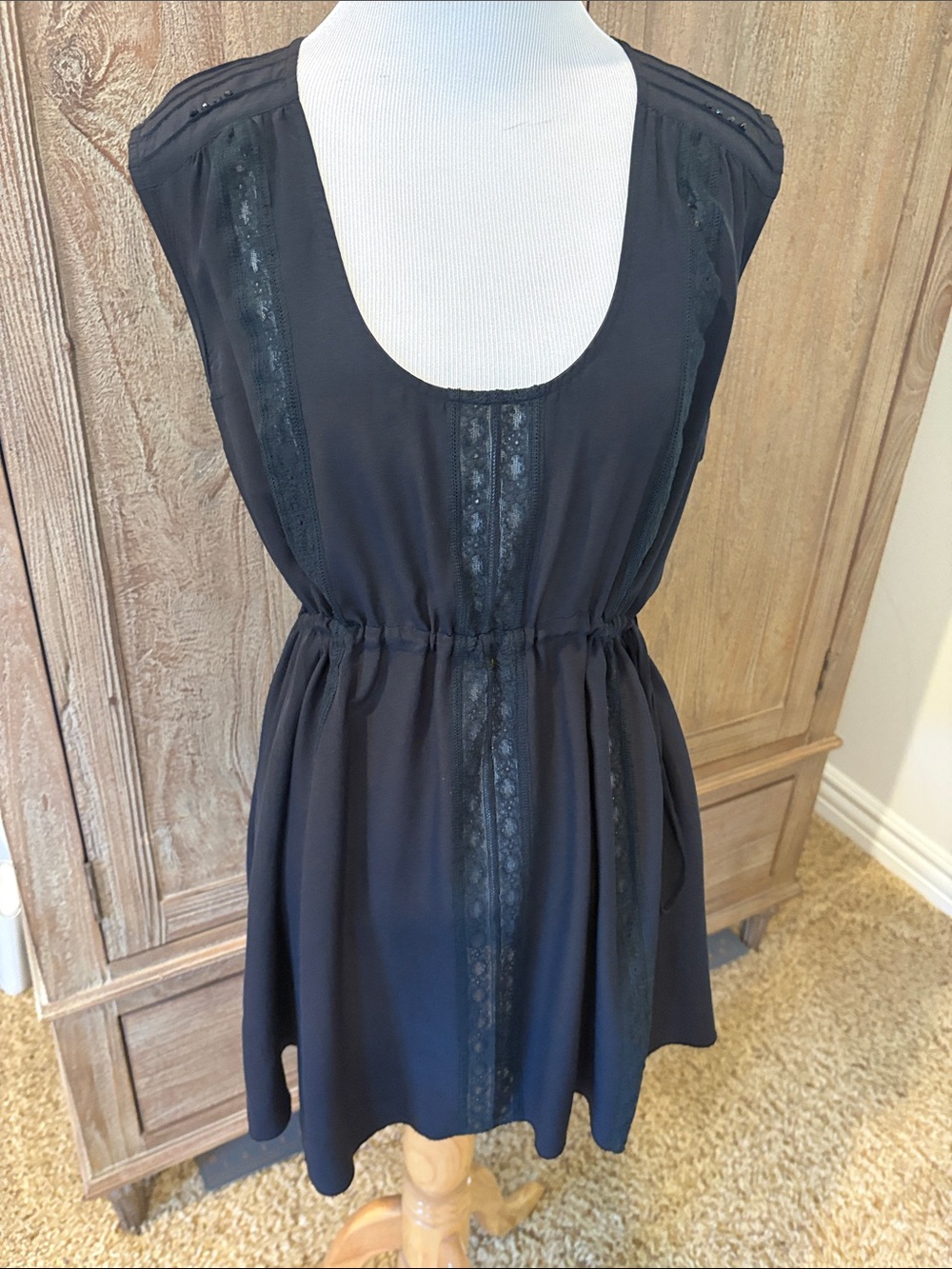 Black Sleeveless Lace-Trim tunic